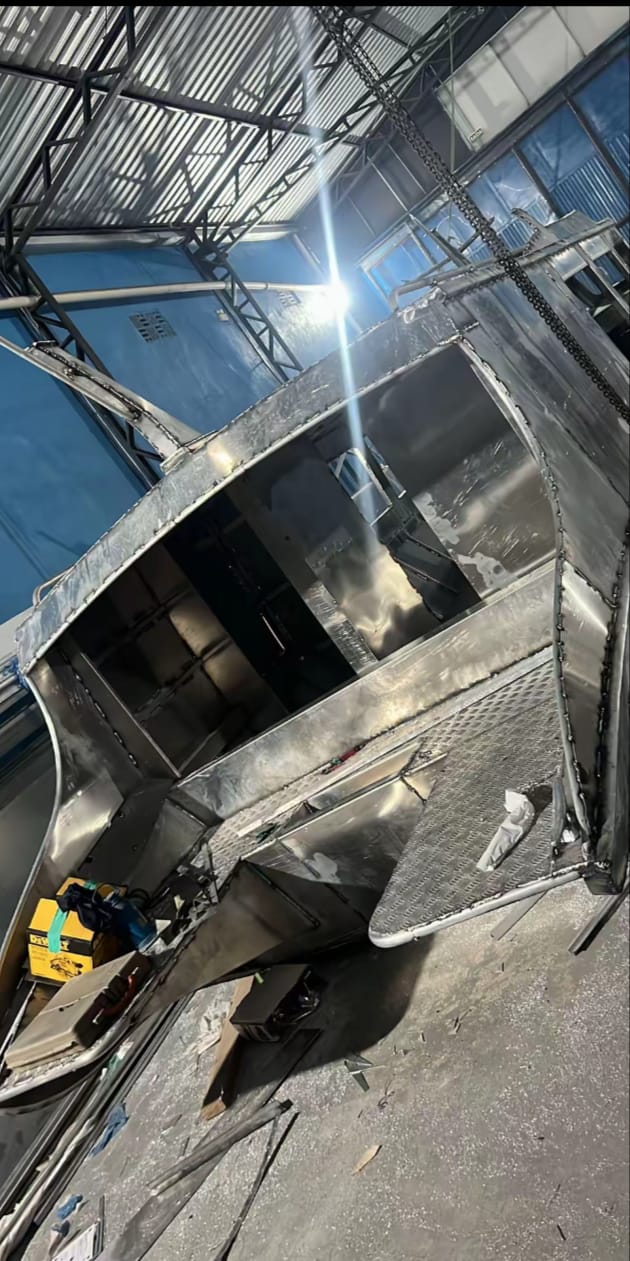 Cabine em soldagem — vista frontal